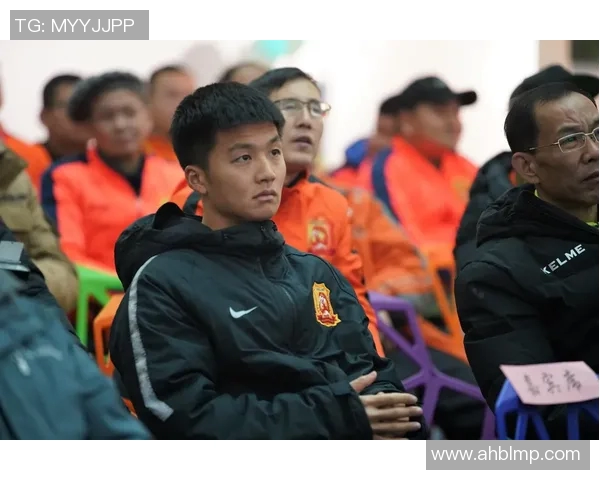 足球明星携手保险品牌共筑安全防线助力球迷生活保障